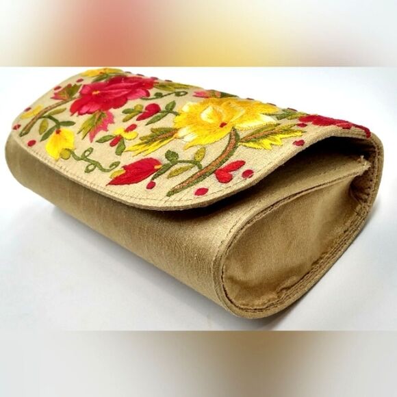 Free with Purchase Floral Embroidery Handbag Clutch Bag Purse - Picture 9 of 16